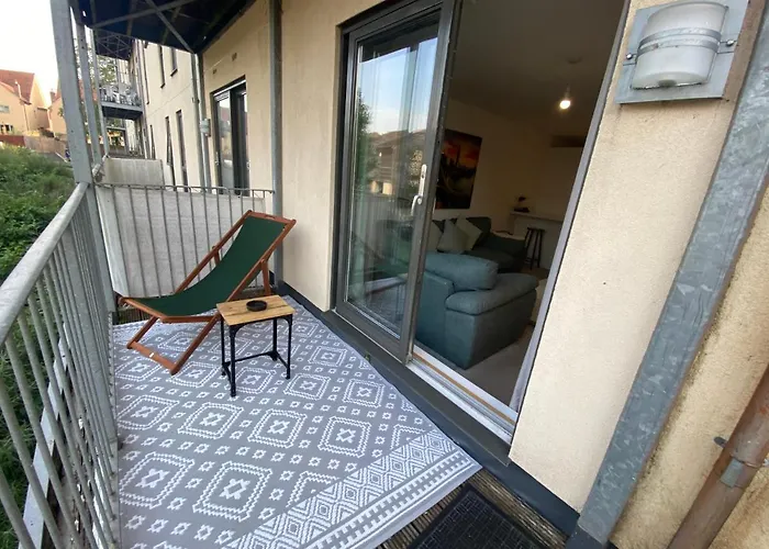 Spacious Flat In Central Street