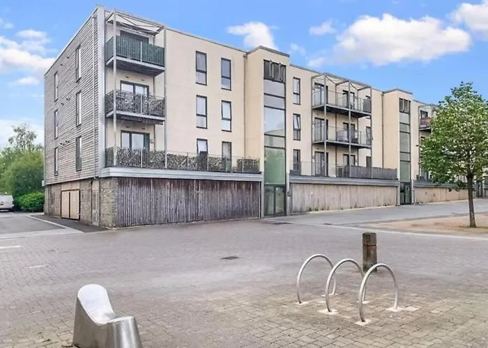 Spacious Flat In Central Street