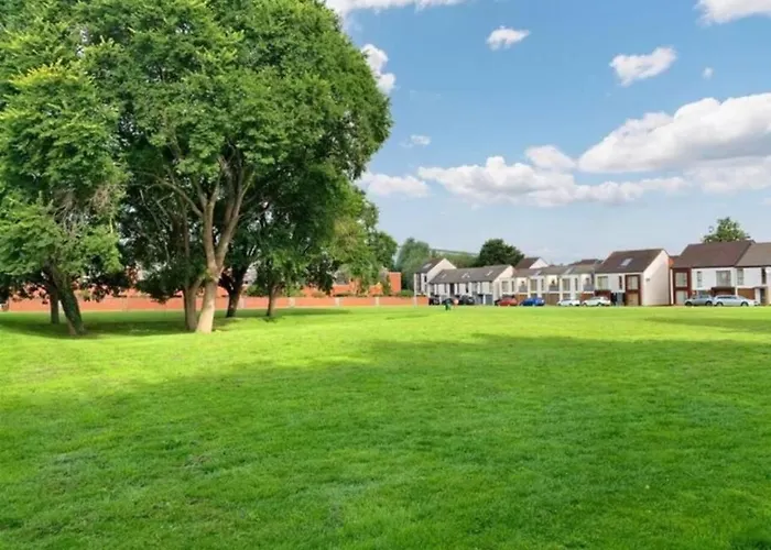 Spacious Flat In Central Street